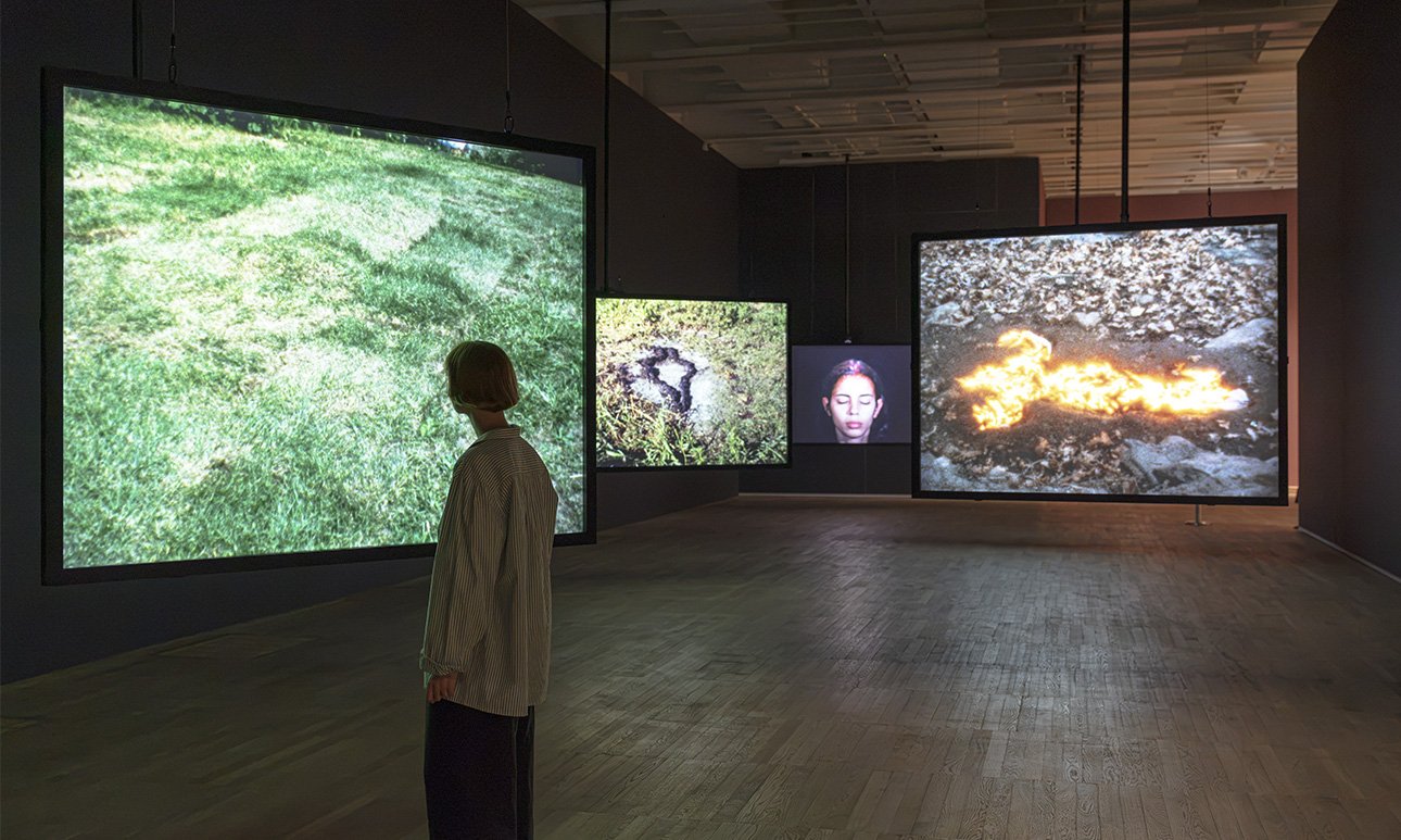Выставка «Ана Мендьета» в Тейт Модерн.  Фото: Yili Liu/Tate