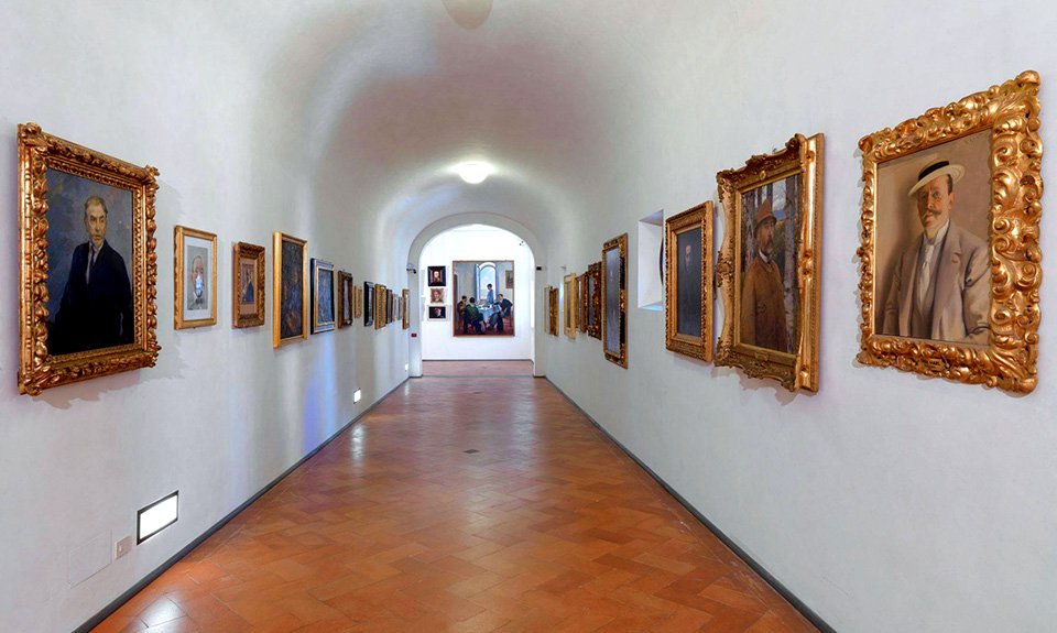 Коридор Вазари, спроектированный по заказу Козимо I Медичи в 1564 году, представляет собой крытую галерею, которая соединяет Палаццо Веккьо на площади Синьории с Палаццо Питти. Фото: La Galleria degli Uffizi