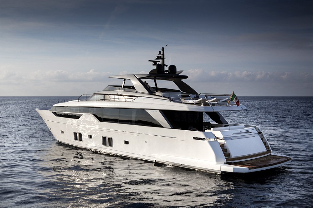 Sanlorenzo SL102, первая асимметричная яхта в мире