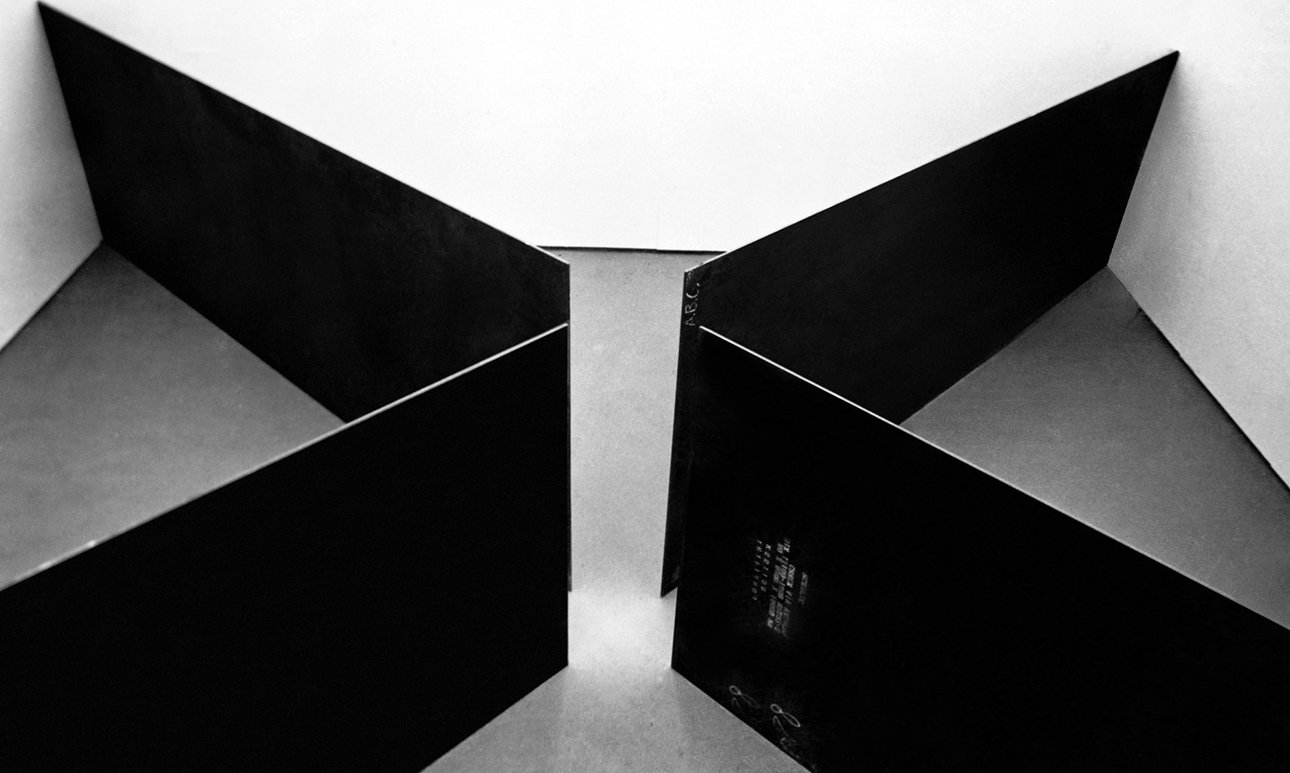 Ричард Серра. «Оборот» (Circuit). 1972. Фото: MoMA