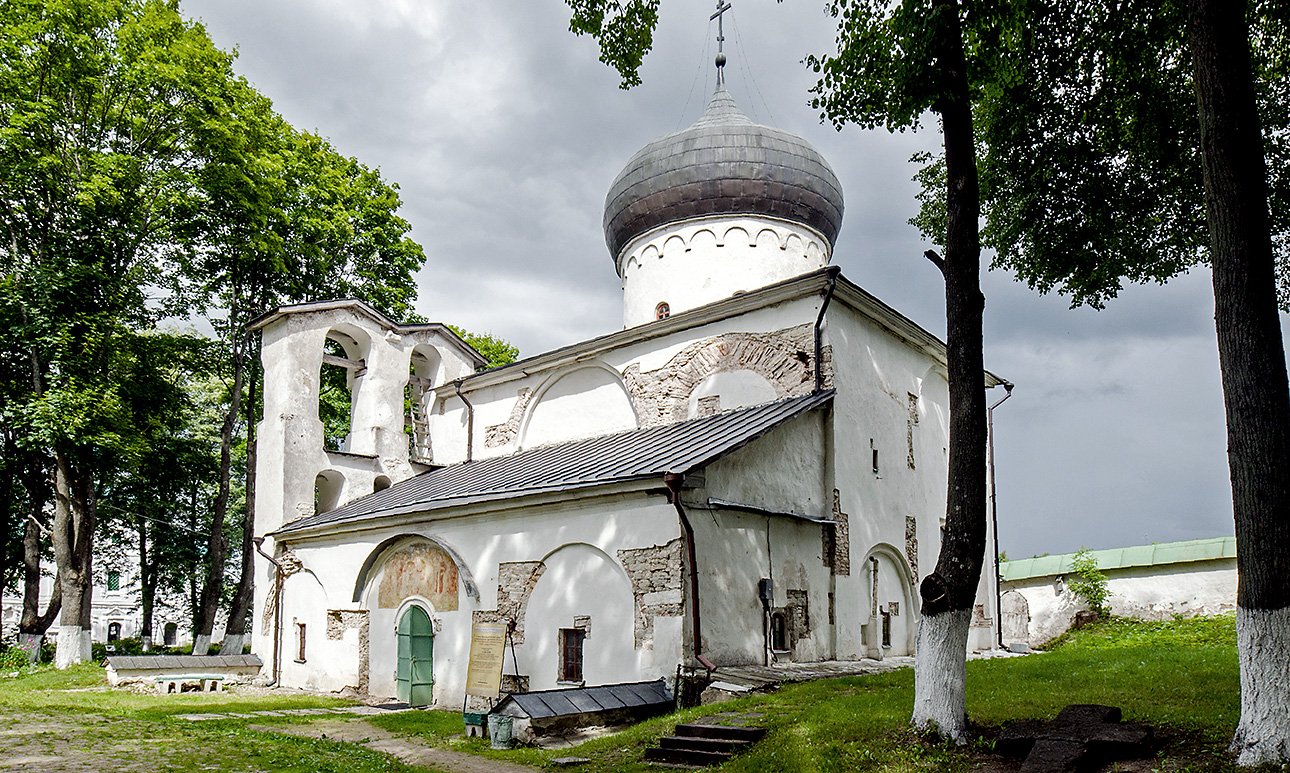 Спасо-Преображенский собор Мирожского монастыря в Пскове.  Фото: Belliy/Wikimedia