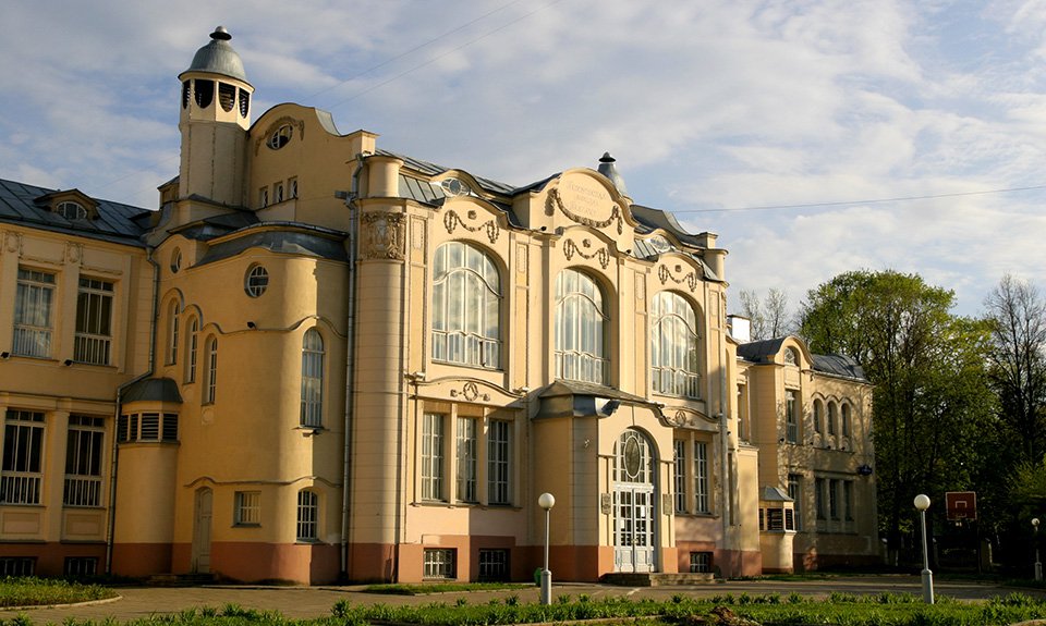 Бывшая женская гимназия в Ногинске. Построена в1908 г. Архитектор Александр Кузнецов. Фото: Василий Вишневский/Фотобанк Лори
