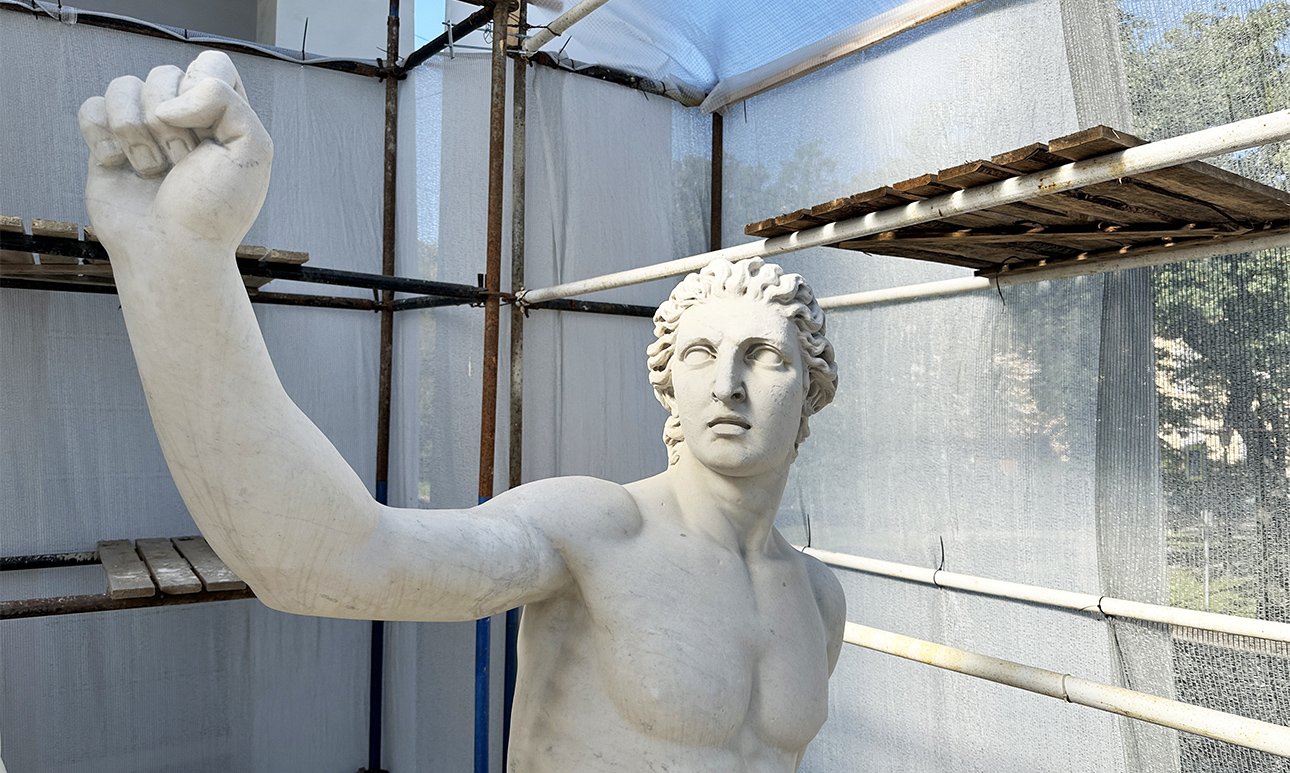 В ходе предварительных исследований 3D-ска­нирование выявило на каррарском мраморе все изъяны, которых оказалось немало. Фото: Наталья Владимирова