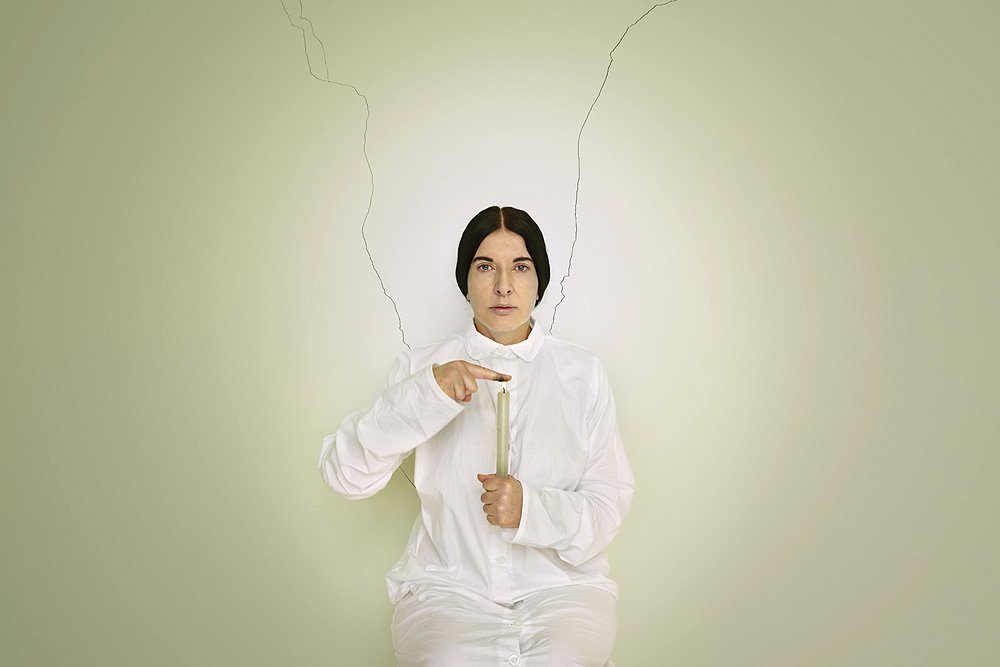 Марина Абрамович. «Портрет со свечой из серии Places of Power». 2013. Фото: Marina Abramovicć Archives