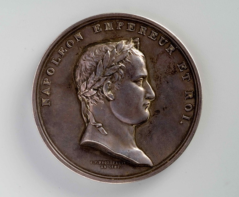 Памятная медаль «Император Наполеон». 1809. Франция. Серебро. Фото: Коллекция Александра Вихрова