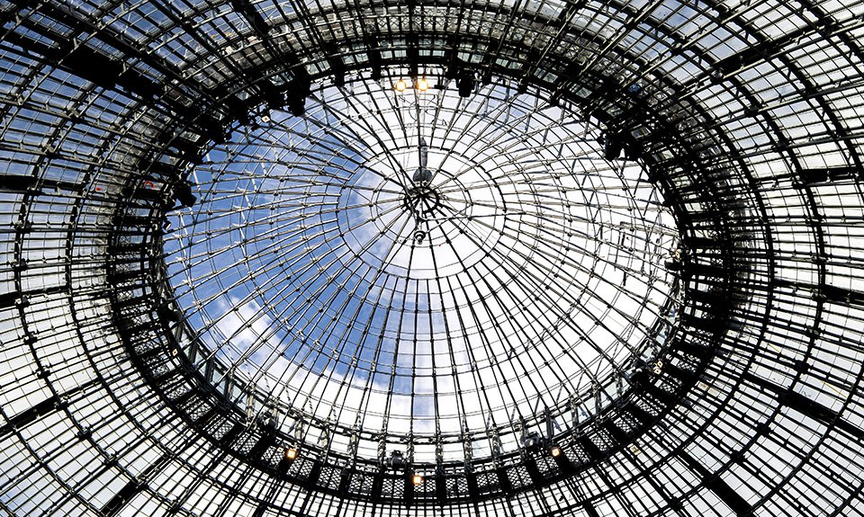 Долгожданный музей Франсуа Пино в Париже сразу же добавил городу полмиллиона выставочных человеко-часов. Фото: Marc Domage