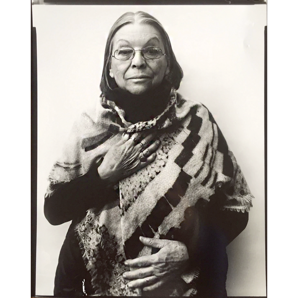 Нил Ялтер была в числе первых художниц-феминисток. Она исследовала мир аутсайдеров: мигрантов, заключенных и прочих, а также боролась за права женщин в искусстве. Фото: Oliver Abraham