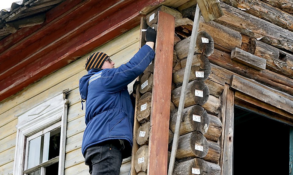 Процесс восстановления дома. Фото: Музей-заповедник «Кижи»