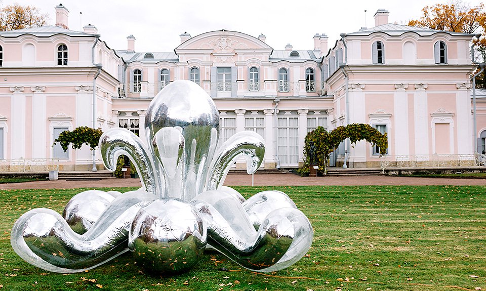 Скульптура Саши Фроловой из серии «Соединение. Остановки в пути». Парк Ораниенбаум. Фото: ПАО «Газпром»