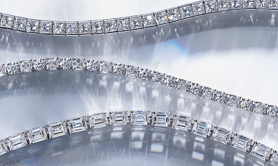 Гибкие теннисные браслеты с бриллиантами. Фото: ALROSA Diamonds