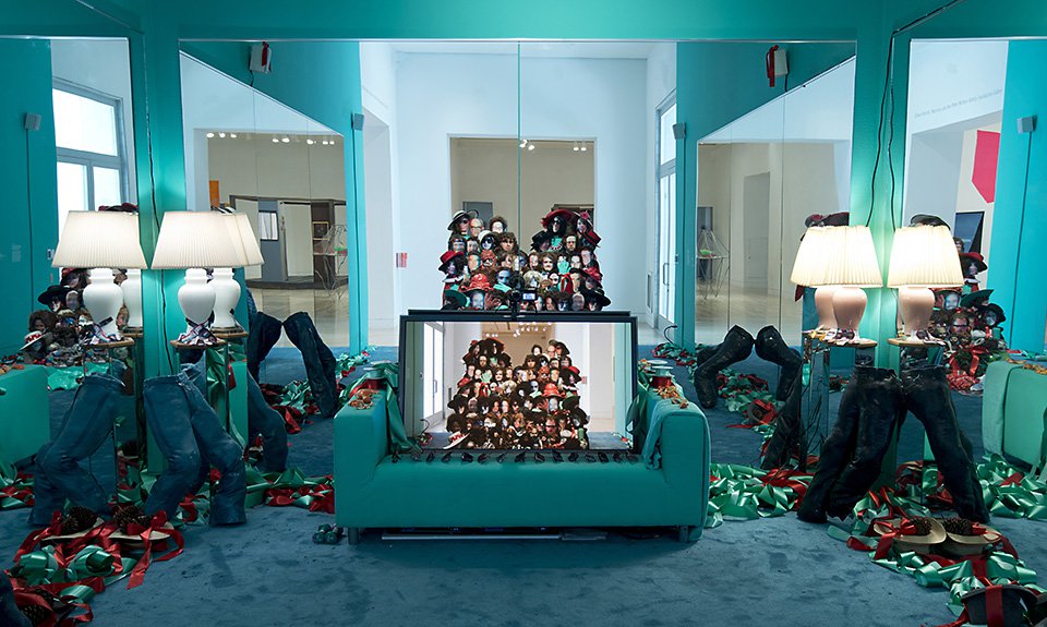Работа Самары Голден на биеннале «Сделано в Лос-Анджелесе. Музей Хаммера. 2014.  Фото: Hammer Museum