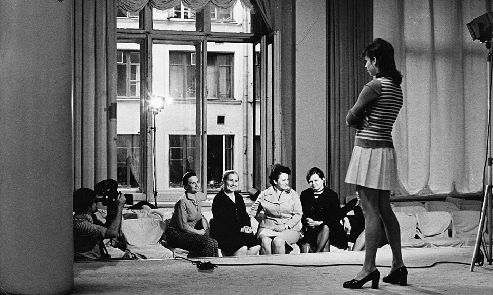 Художественно-технический совет в Зеленом зале Общесоюзного Дома моделей одежды. 1970-е. Фото: Частное собрание