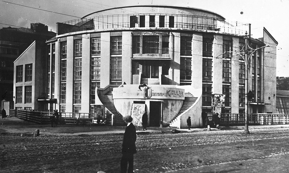 Клуб Союза химиков завода «Каучук» (1927–1929). Снимок начала 1930-х годов. Фото: Государственный музей архитектуры имени А.В.Щусева
