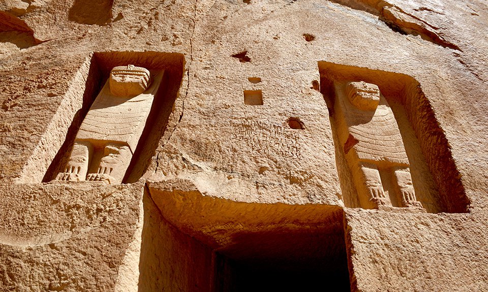 Первым объектом из Саудовской Аравии, включенным в список всемирного наследия ЮНЕСКО, стала Хегра в Аль-Уле, комплекс набатейских гробниц I века н.э., высеченных в песчанике. Фото: Jonathan Rashad/UNESCO