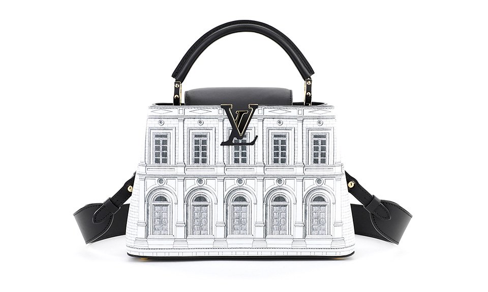 Модель сумки Capucines из коллаборации с ателье Fornasetti. Фото: Louis Vuitton