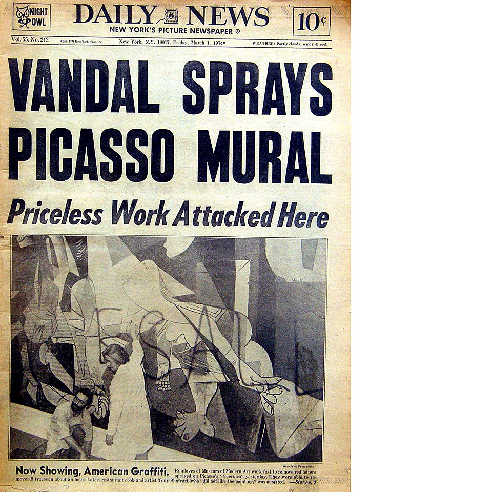Передовица Daily News от 1 марта 1974 года с новостью о том, что вандал разрисовал «Гернику» Пабло Пикассо. Фото: NY Daily News via Getty Images