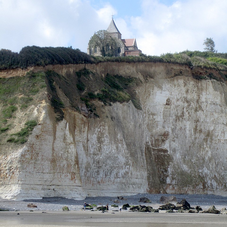 Церковь Сен-Валери может вскоре обрушиться в море. Фото: Wikimedia Commons