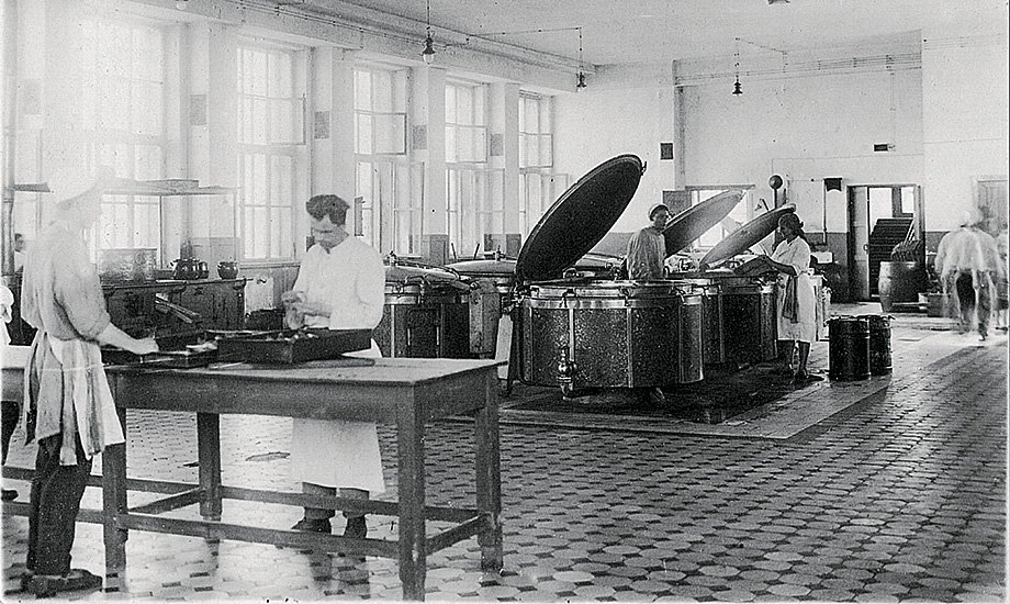 Фабрика-кухня в Самаре. Кухня. 1930-е. Фото: Государственная Третьяковская галерея