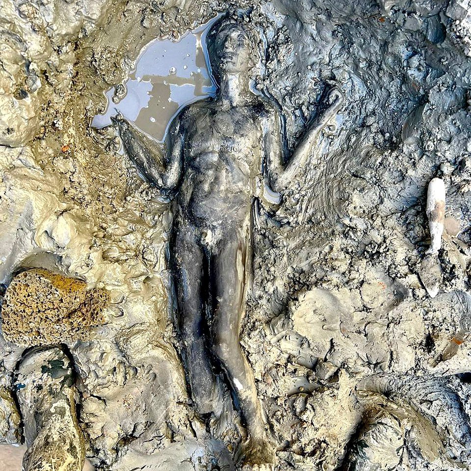 Одна из скульптур, обнаруженных в древних термах. Фото: Ministero della Cultura