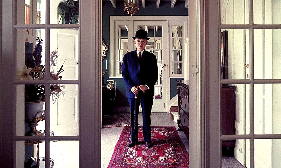 Рене Магритт в своем брюссельском доме в 1967 г. Фото: Musée Magritte Museum