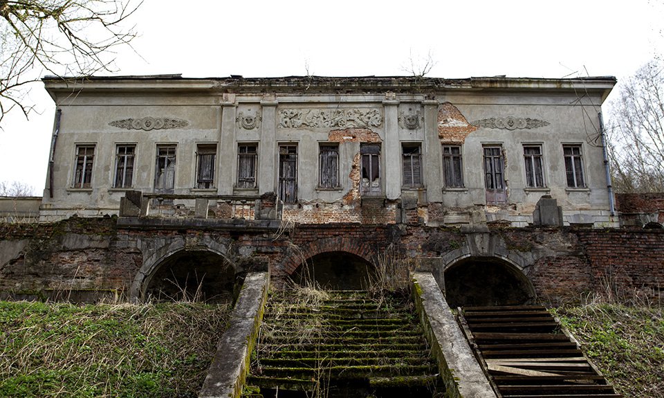 Вид усадьбы Пущино-на-Оке Московской области. Съемка в апреле 2021 г. Фото: Архив ВООПИиК