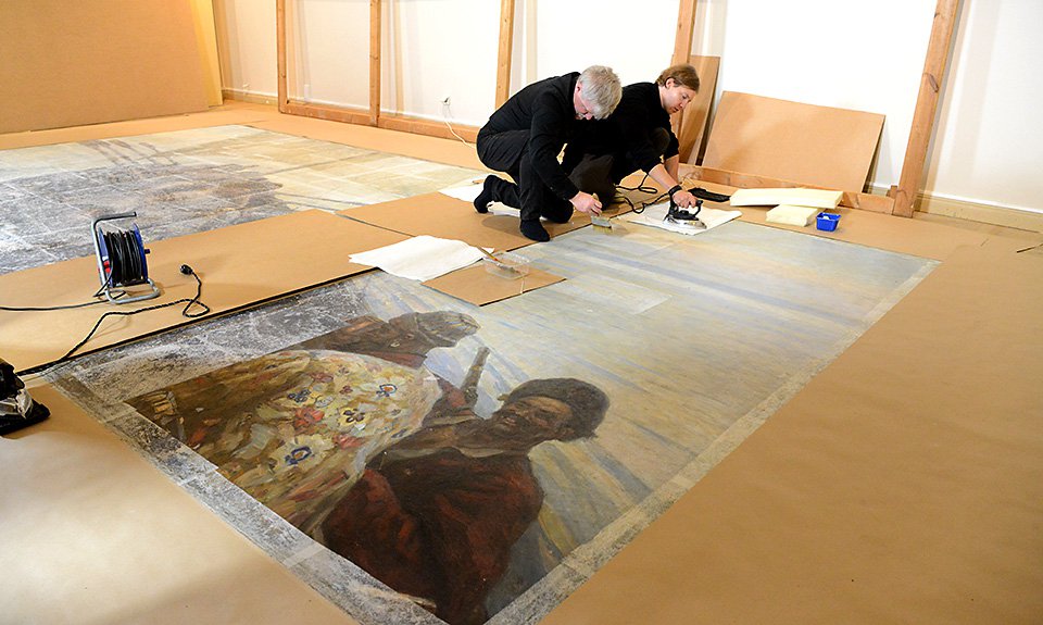 Процесс реставрации картины «Степан Разин». Фото: Государственный Русский музей