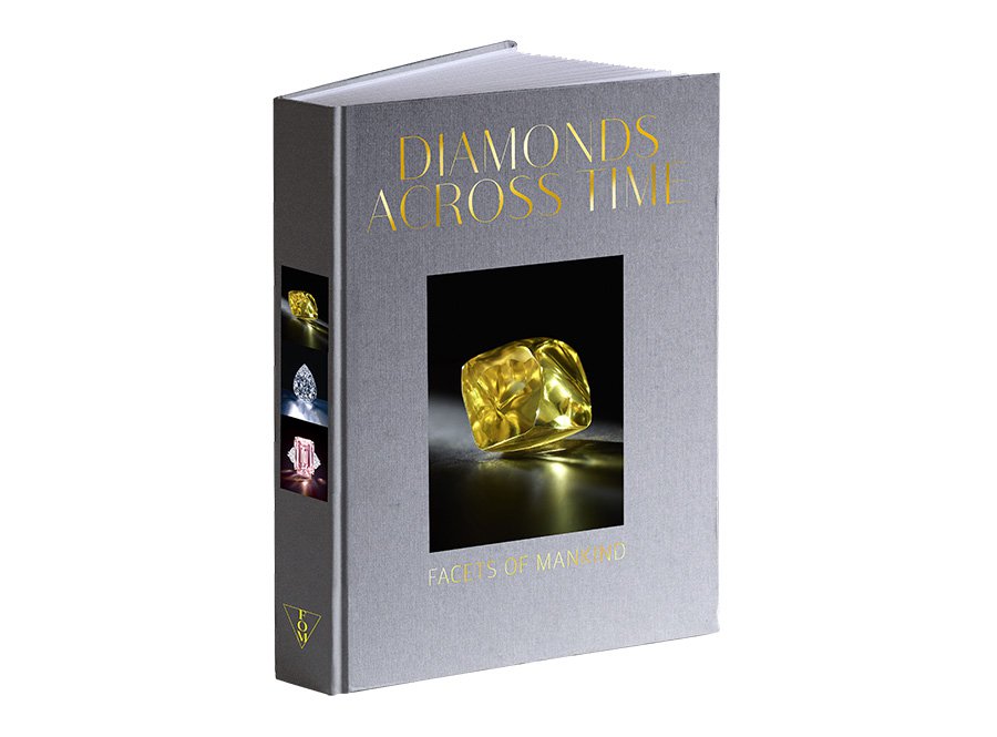 Facets of Mankind. Diamonds across Time. London: World Diamond Museum, 2020. 432 c. На английском языке