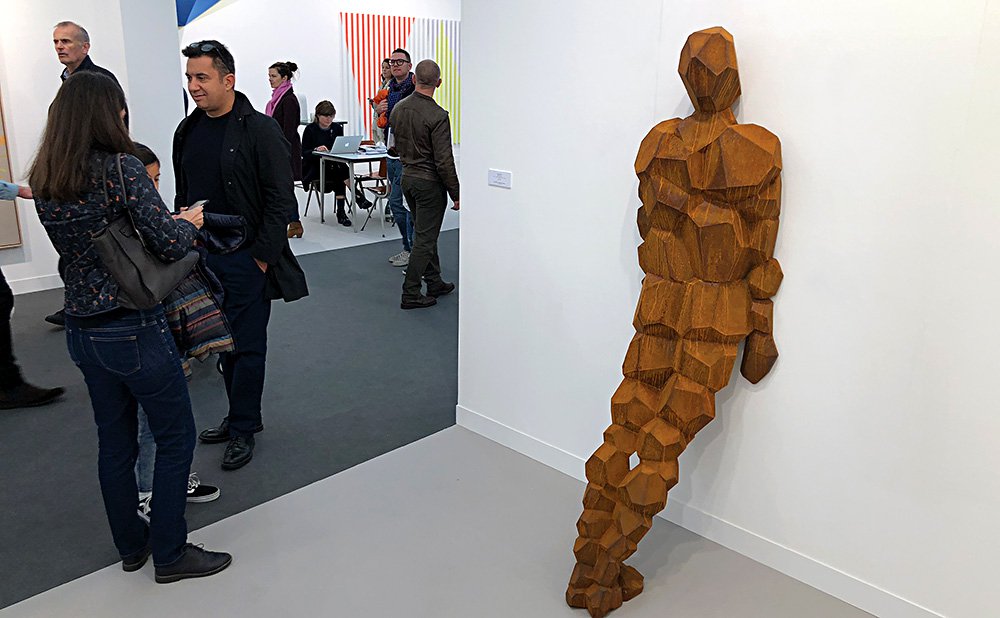 Скульптура Энтони Гормли на Frieze. Фото: Ильдар Галеев
