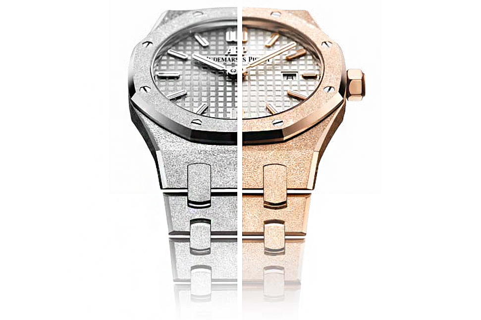 Женские часы Audemars Piguet Royal Oak из белого (слева) и розового (справа) золота