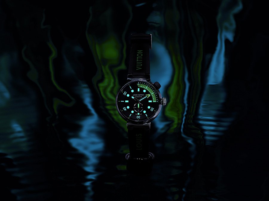 Часы из новой серии Street Diver из коллекции Tambour. Модель Neon Black. Фото: Louis Vuitto