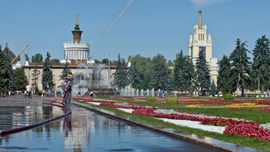 ВДНХ, система цветочных партеров Главной аллеи, до реставрации. Фото: Мосгорнаследие