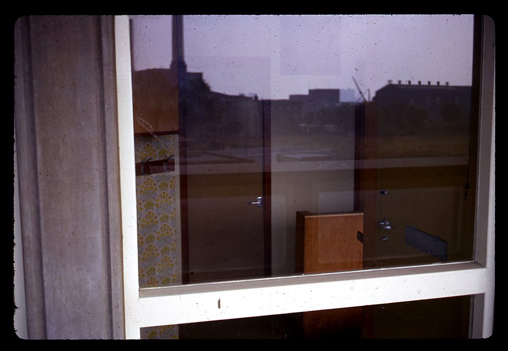 Интерьер одной из квартир комплекса «Робин Гуд Гарденс». 1969–1972. Лондон. Фото: The Smithson Family Collectio