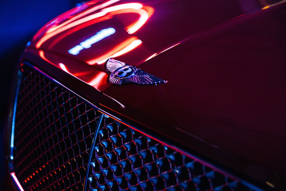 Новый Bentley Bentayga V8 в расцветке Orange Flame. Фото: Bentley