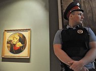 Полиция продолжит охранять музеи по внешнему периметру