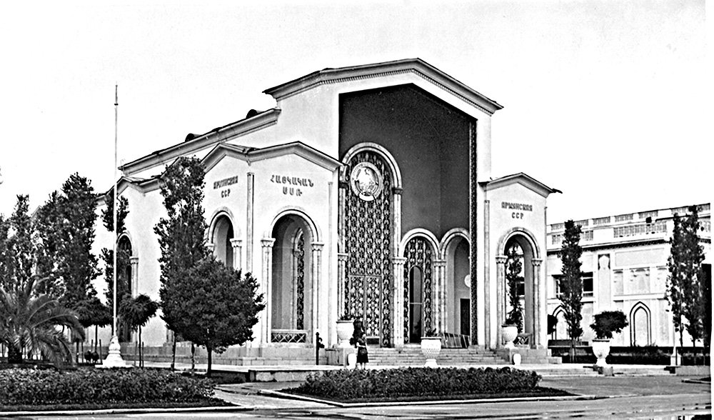 Павильон № 13 «Здравоохранение» («Армянская ССР»). 1939. Фото: Архив ТАСС / ОАО «ВДНХ»