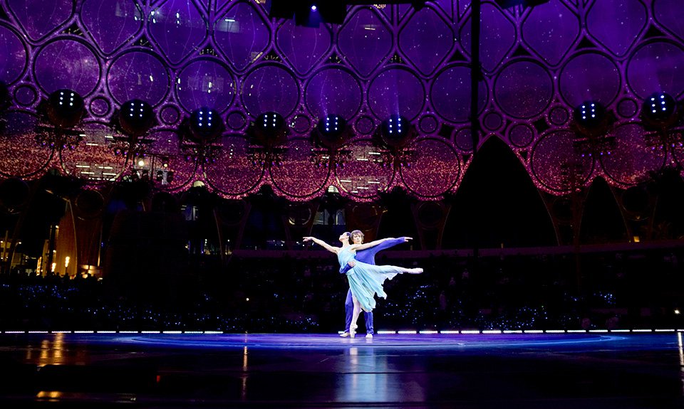 Выступление Дианы Вишнёвой и Дениса Савина на церемонии открытия Женского павильона. Фото: Cartier