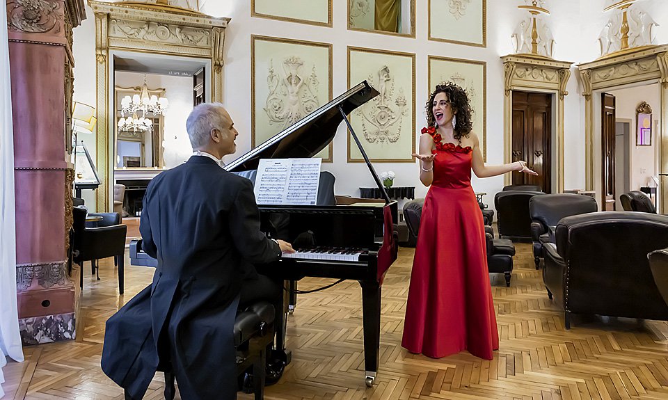 Уединенный оперный концерт в музыкальной комнате отеля. Фото: Baglioni