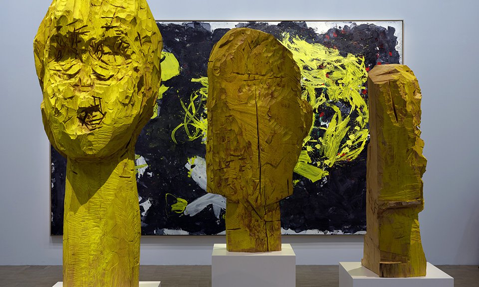 Скульптуры «Женщины» Георга Базелица. Экспозиция в Центре Помпиду. Фото: Bertrand Prévost/Centre Pompidou