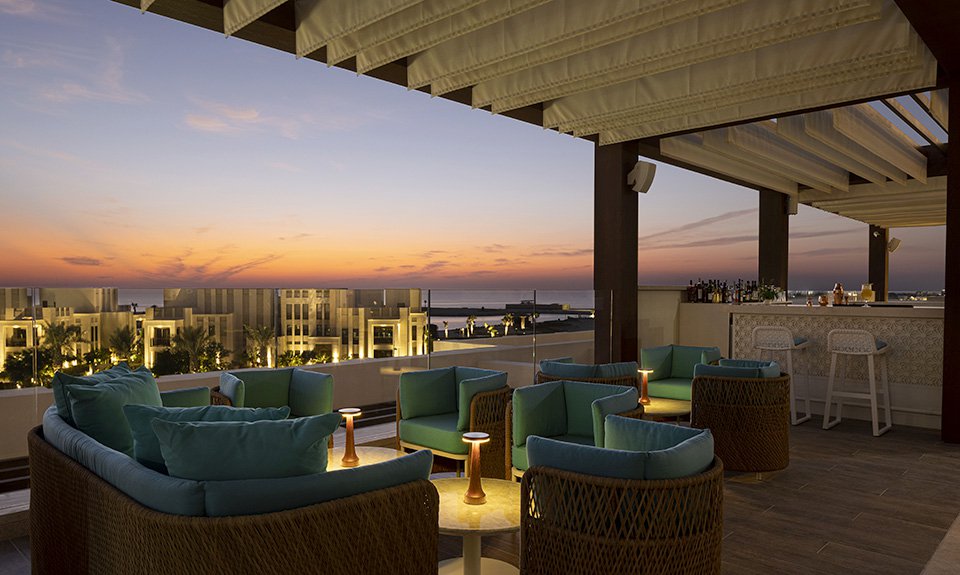 Интерьер лаунджа Al Sama.  Фото: Jumeirah Gulf of Bahrain