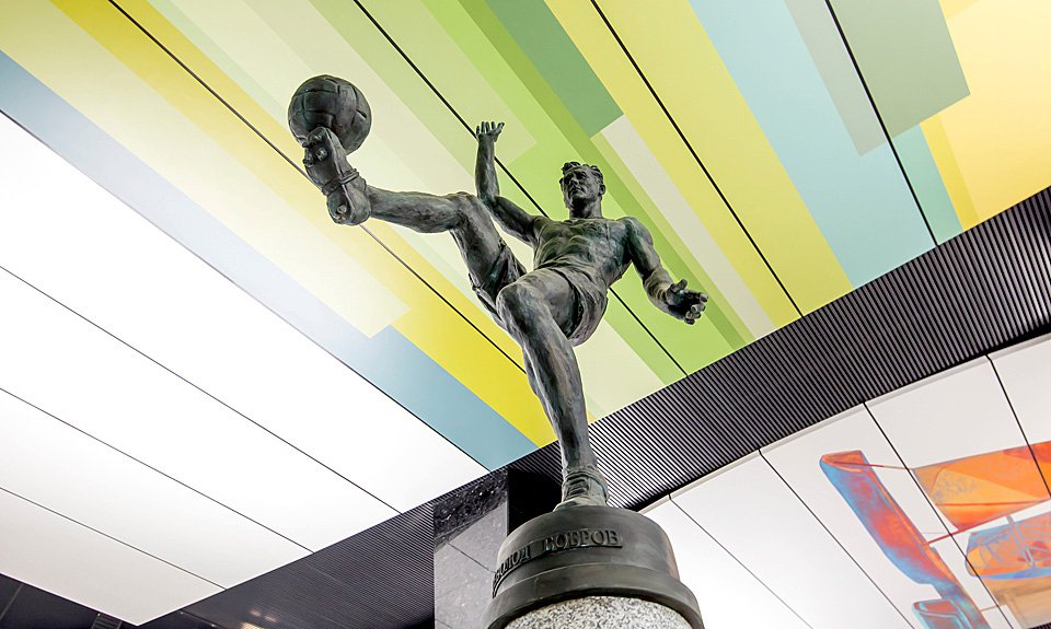Одна из скульптур на станции «ЦСКА». Фото: Владимир Журавлев/Фотобанк Лори