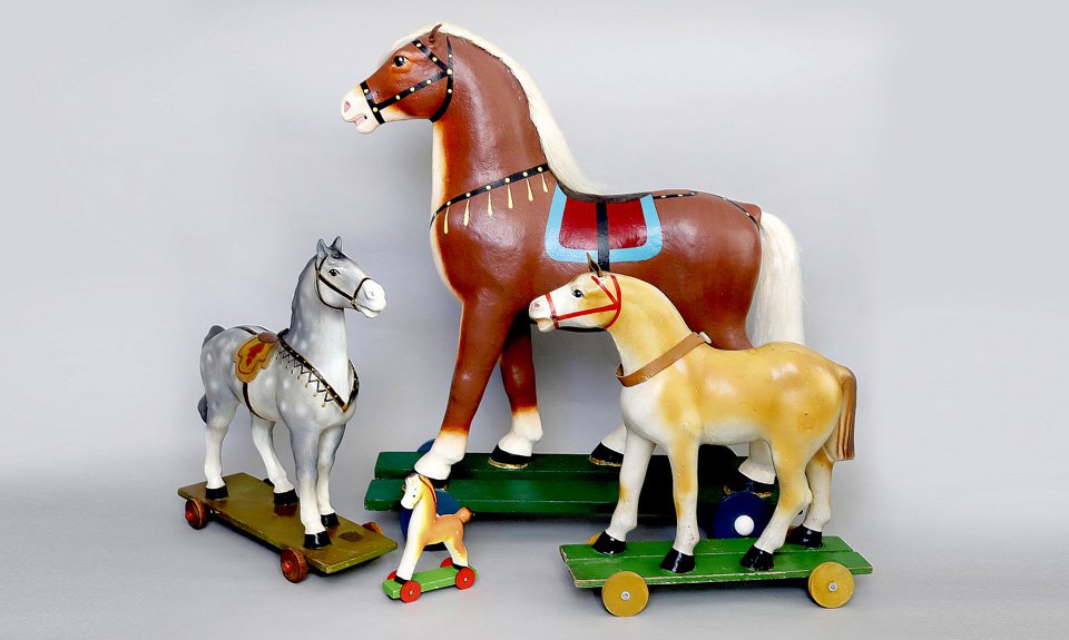 Модели коней-каталок, разработанные специалистами Загорского НЭИИ в 1960–1970-е. Фото: Издательство «Три квадрата»