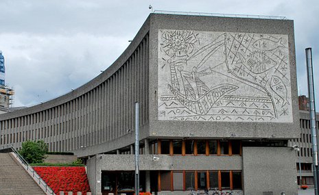 МоМА вступил в борьбу за спасение стены с рисунком Пикассо в Осло
