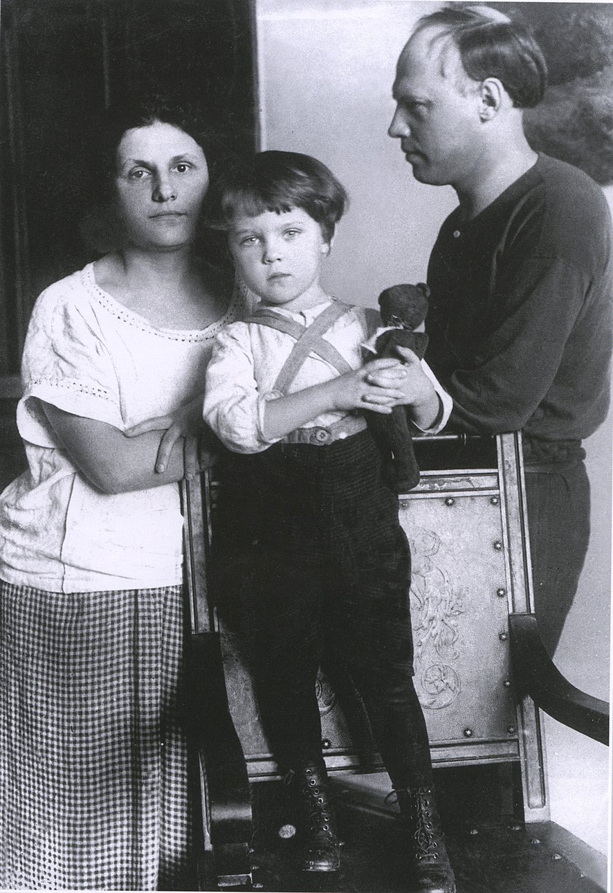 Надежда Удальцова и Александр Древин с сыном Андреем. Фото: Архив Екатерины Древиной