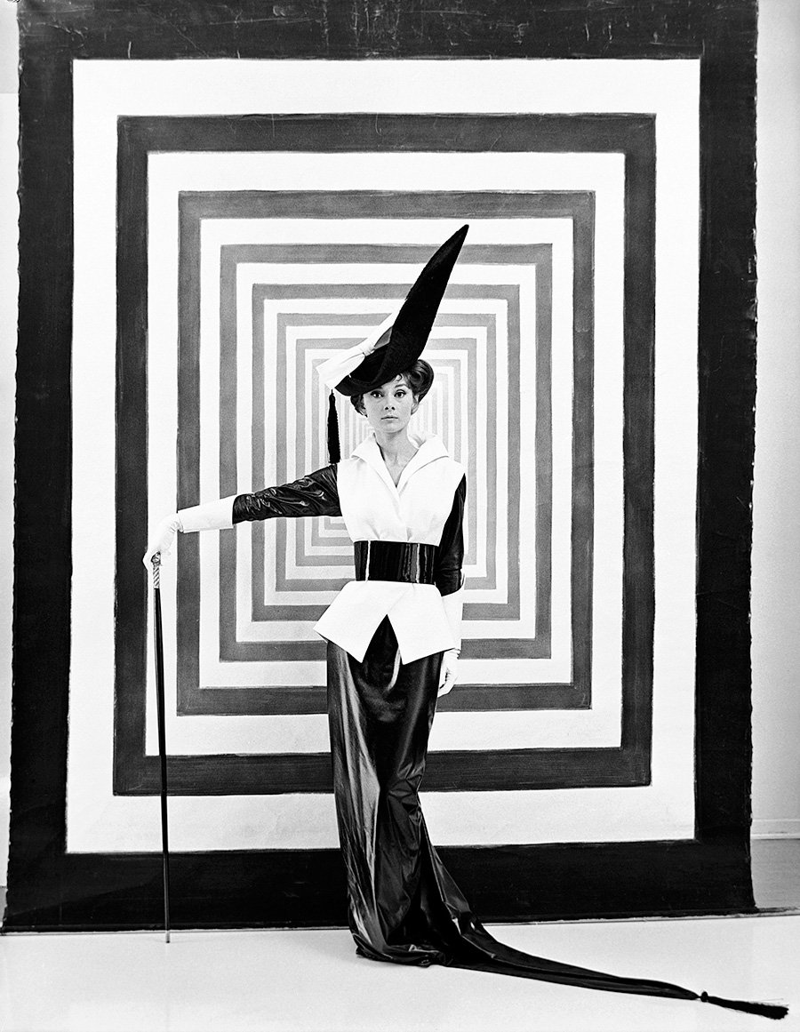 Одри Хепберн на съемках фильма «Моя прекрасная леди» в костюме по дизайну Сесила Битона. 1963. Фото: Государственный Эрмитаж