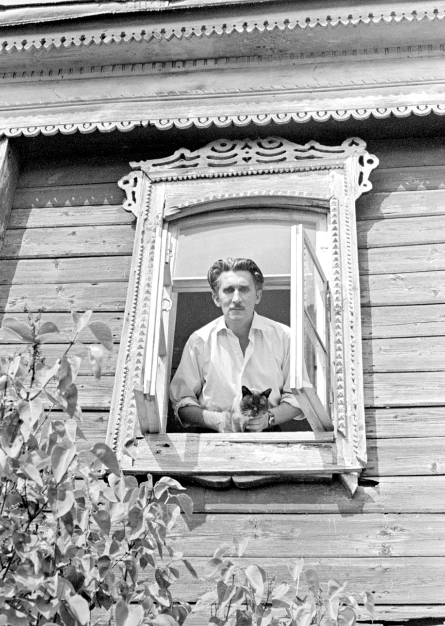 Владимир Немухин в своей «летней резиденции». Фото: Игорь Пальмин / Russian Art Archive