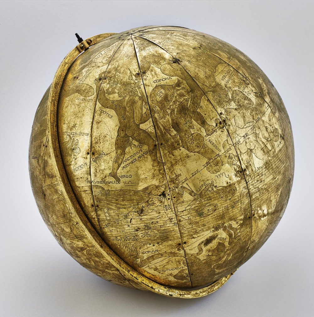 Небесный глобус. Германия, Аугсбург. 1575. Медь, железо, гравировка, золочение. Фото: Национальный дворец Синтры, Португалия
