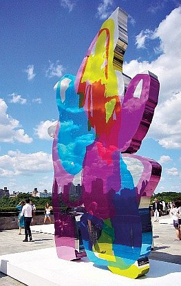 Винни-Пух, скульптура из серии Праздник Джеффа Кунса, выставлен в Метрополитен-музее в 2008 г.