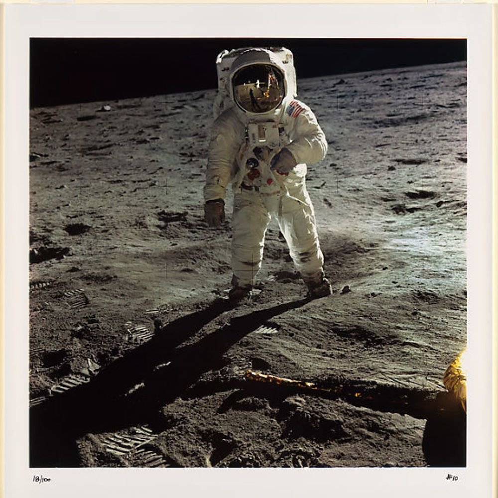 Нил Армстронг. «Базз Олдрин на поверхности Луны у лунного модуля корабля „Аполлон“». 1969. Фото: Met Museum