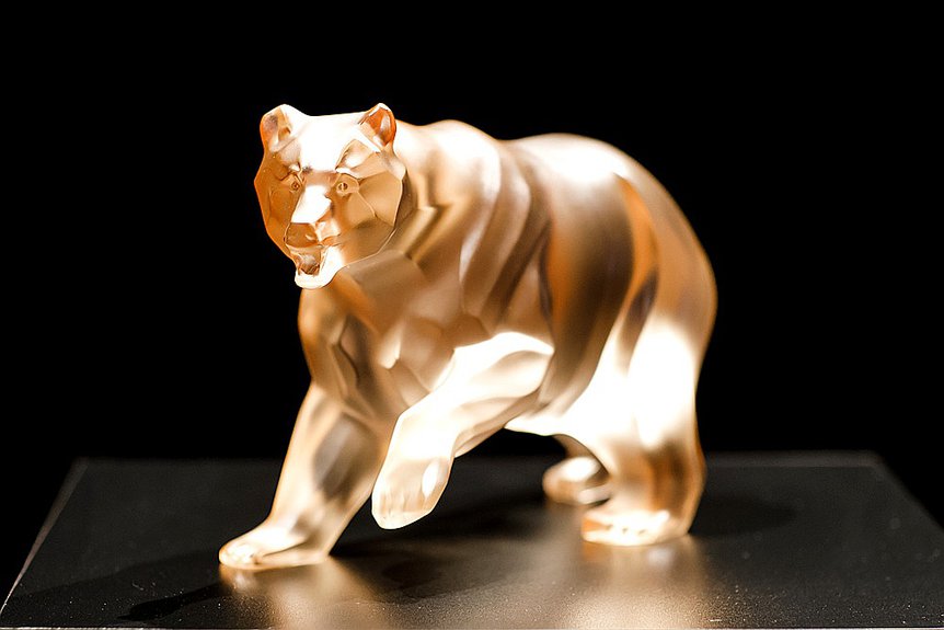 Скульптура «Медведь» от Lalique, созданная специально для России