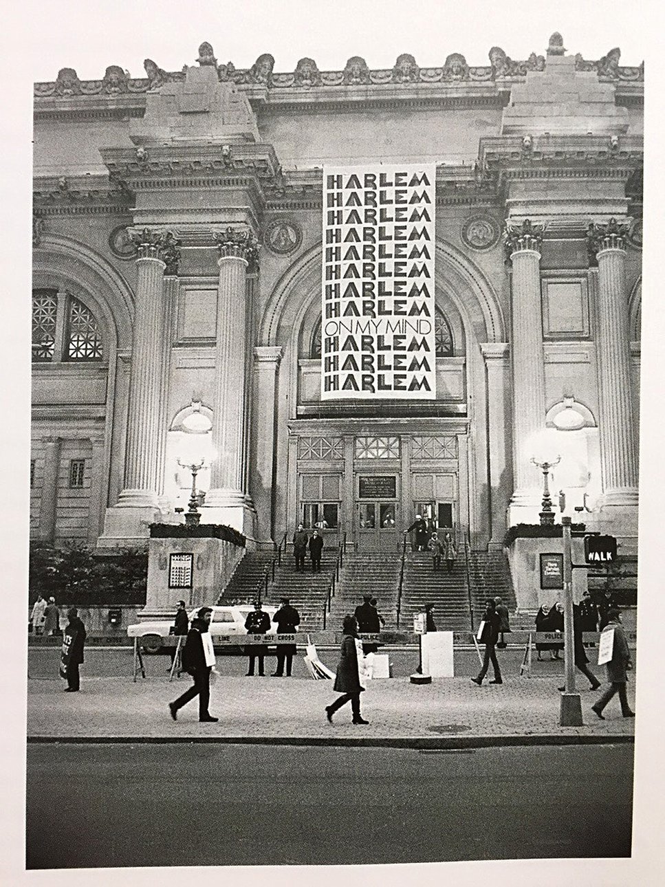 Протестующие перед Метрополитен-музеем во время выставки «Гарлем во мне». 1969 г. Фото: Courtesy of the Metropolitan Museum of Art